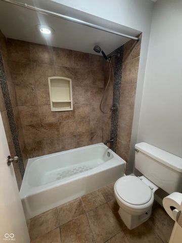 635 Cobblestone Road, Avon, IN 46123
