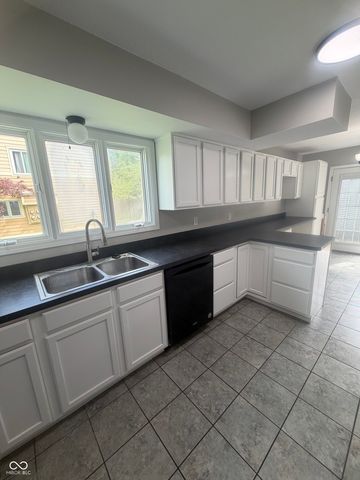 635 Cobblestone Road, Avon, IN 46123