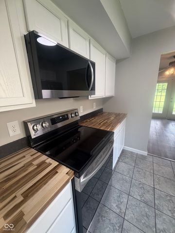 635 Cobblestone Road, Avon, IN 46123