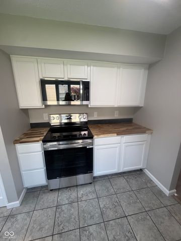 635 Cobblestone Road, Avon, IN 46123
