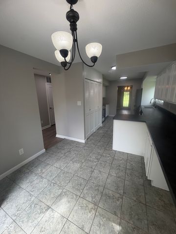 635 Cobblestone Road, Avon, IN 46123
