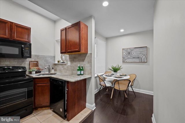 1325 N FRANKLIN ST, Philadelphia, PA 19122
