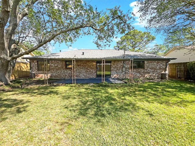5108 Halbert Drive, Pearland, TX 77581