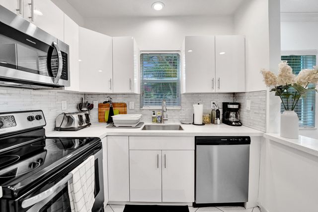 1450 N RIVERSIDE Drive 103, Pompano Beach, FL 33062