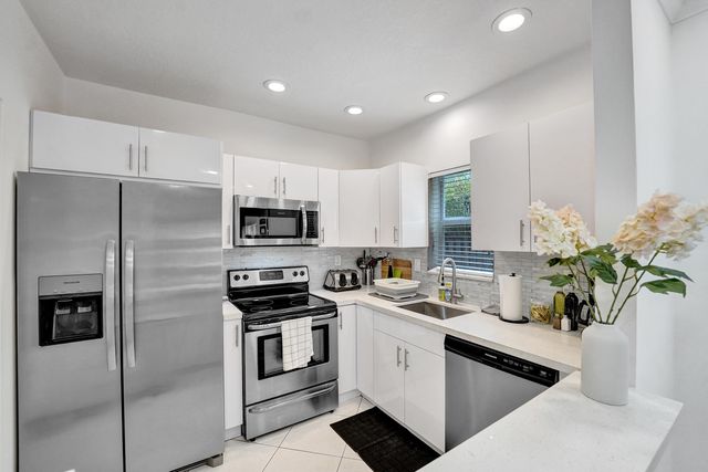 1450 N RIVERSIDE Drive 103, Pompano Beach, FL 33062