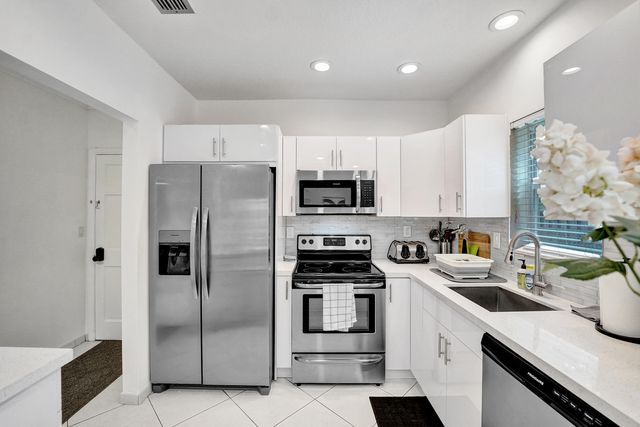 1450 N RIVERSIDE Drive 103, Pompano Beach, FL 33062