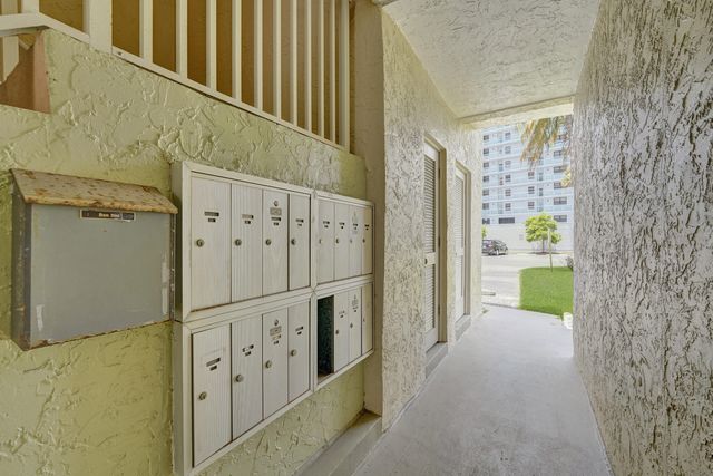1450 N RIVERSIDE Drive 103, Pompano Beach, FL 33062