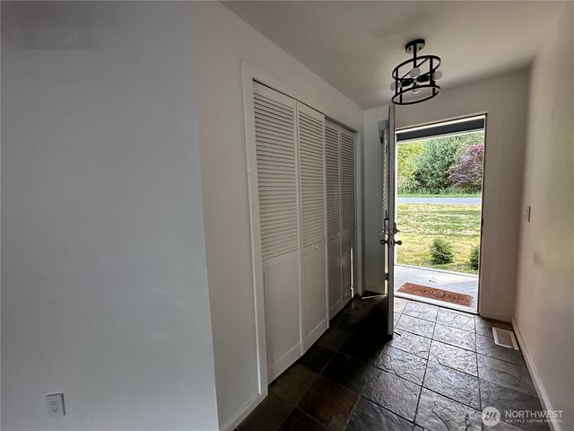 1226 Dewey Drive, Coupeville, WA 98239