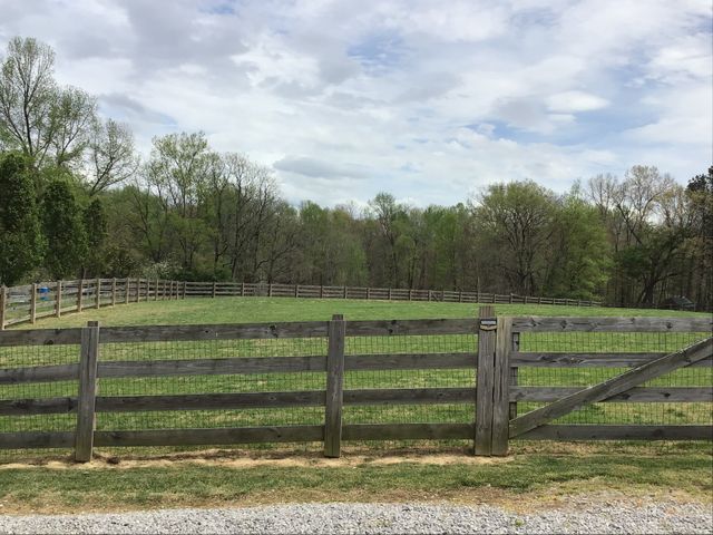 8960 New Chapel Rd, Springfield, TN 37172