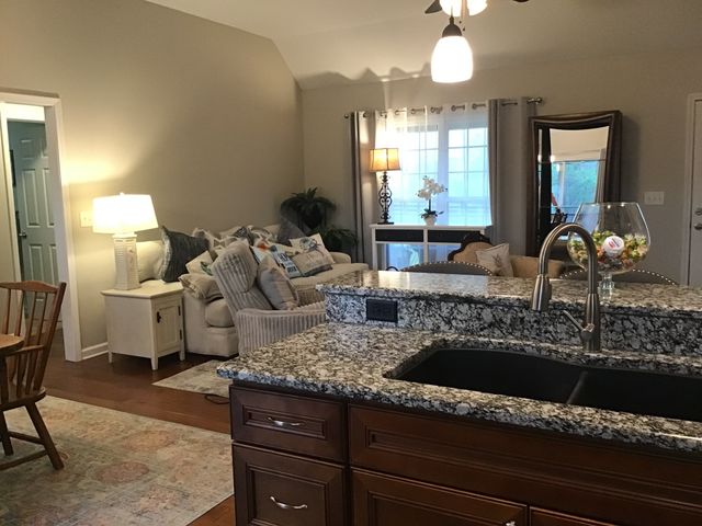 8960 New Chapel Rd, Springfield, TN 37172