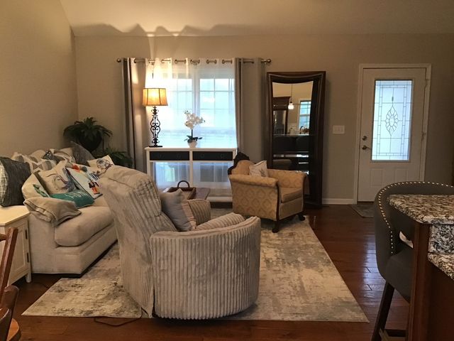 8960 New Chapel Rd, Springfield, TN 37172