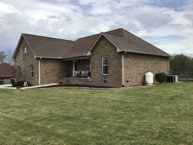 8960 New Chapel Rd, Springfield, TN 37172