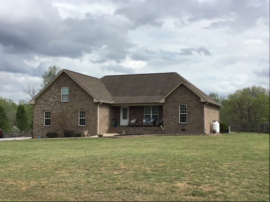 8960 New Chapel Rd, Springfield, TN 37172