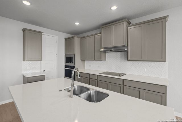 179 KATIE CT, Castroville, TX 78009