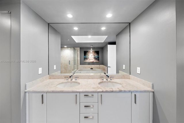 1331 Brickell Bay Drive 3705, Miami, FL 33131
