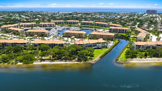 2201 Marina Isle Way, Jupiter, FL 33477