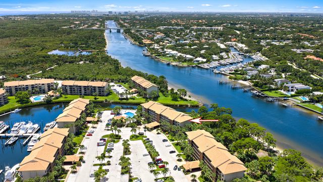 2201 Marina Isle Way, Jupiter, FL 33477