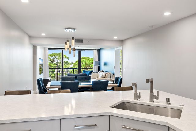 2201 Marina Isle Way, Jupiter, FL 33477