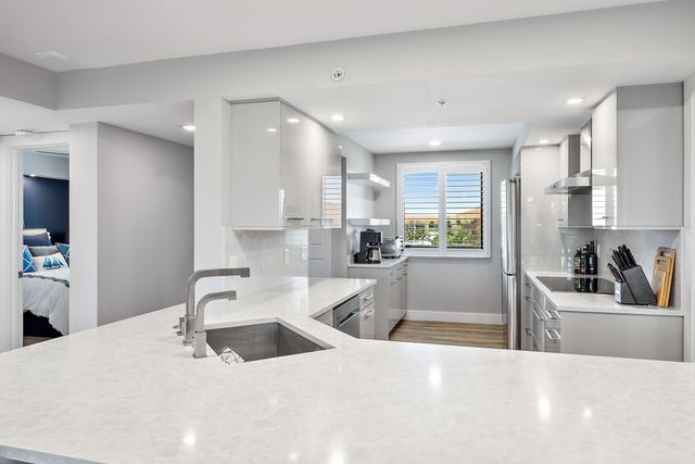 2201 Marina Isle Way, Jupiter, FL 33477