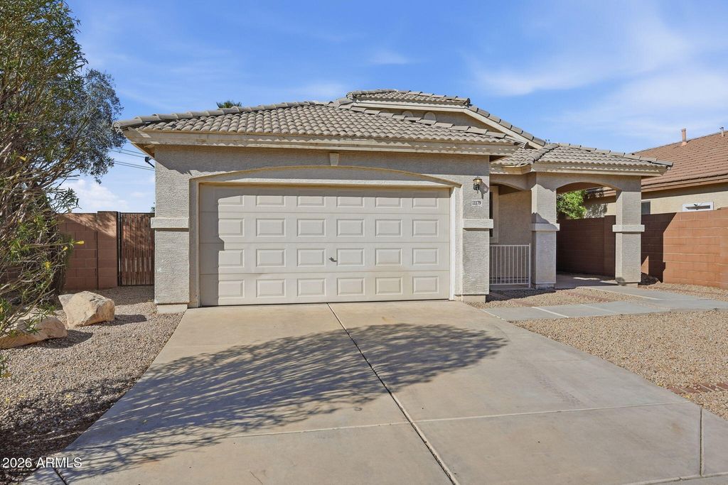 11179 W ALMERIA Road, Avondale, AZ 85392 — photo 2