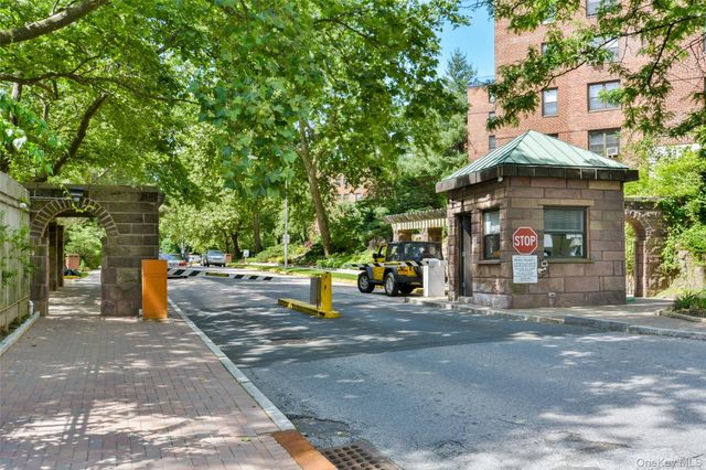 166 Pearsall Drive 5E, Mount Vernon, NY 10552