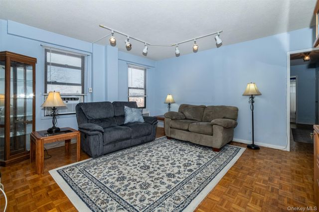 166 Pearsall Drive 5E, Mount Vernon, NY 10552