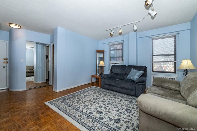 166 Pearsall Drive 5E, Mount Vernon, NY 10552