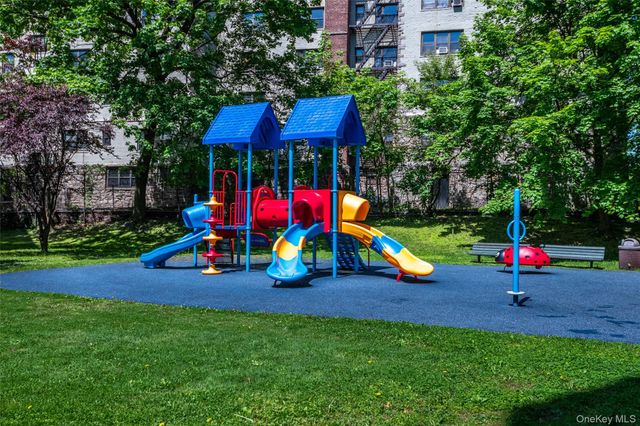 166 Pearsall Drive 5E, Mount Vernon, NY 10552