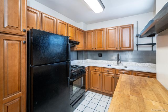 166 Pearsall Drive 5E, Mount Vernon, NY 10552