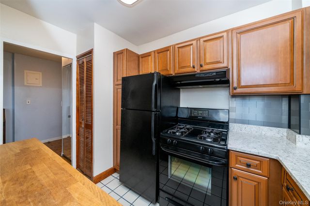 166 Pearsall Drive 5E, Mount Vernon, NY 10552