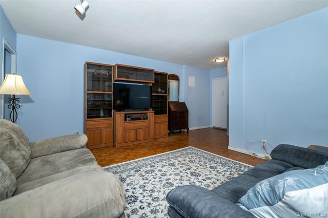 166 Pearsall Drive 5E, Mount Vernon, NY 10552