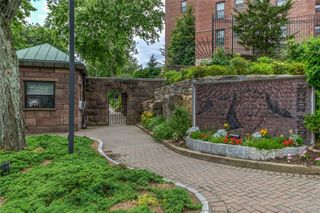 166 Pearsall Drive 5E, Mount Vernon, NY 10552