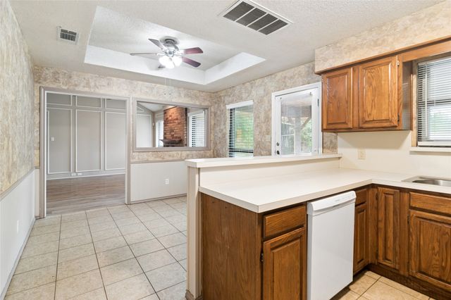 6004 Twinhill Drive, Arlington, TX 76016