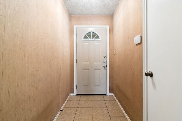 6004 Twinhill Drive, Arlington, TX 76016