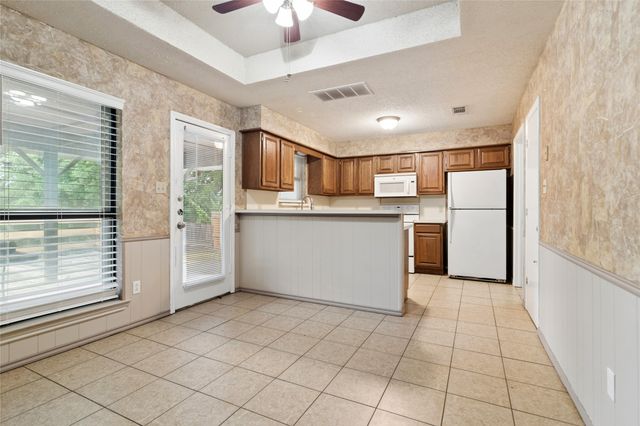 6004 Twinhill Drive, Arlington, TX 76016