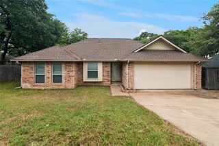 6004 Twinhill Drive, Arlington, TX 76016