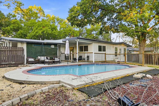 2822 Knight Robin Dr, San Antonio, TX 78209