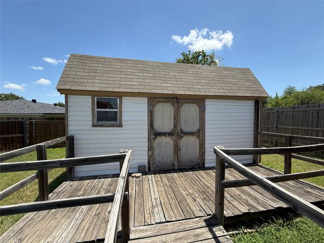 1413 Lamplighter Lane, Edgecliff Village, TX 76134