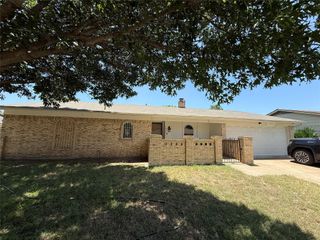 1413 Lamplighter Lane, Edgecliff Village, TX 76134