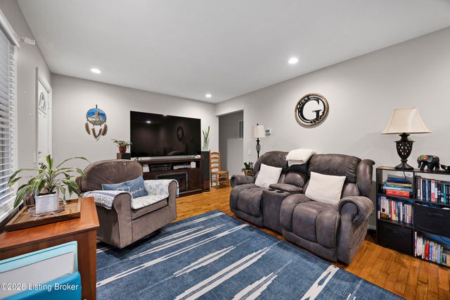 229 Douglas Ln, Shepherdsville, KY 40165