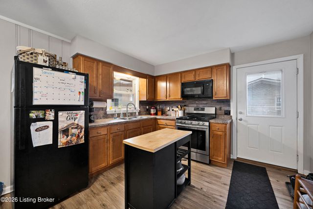 229 Douglas Ln, Shepherdsville, KY 40165