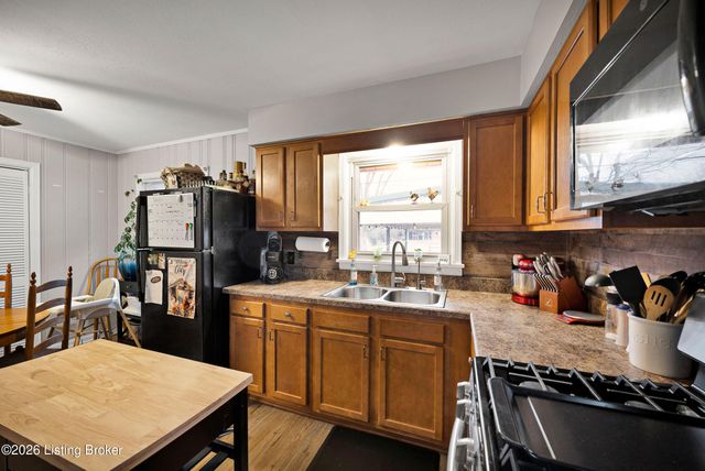 229 Douglas Ln, Shepherdsville, KY 40165