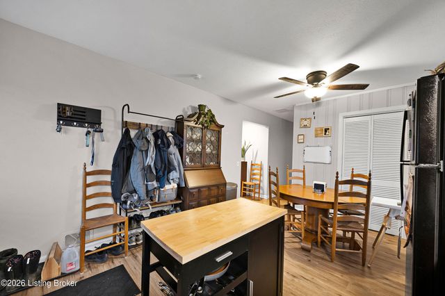 229 Douglas Ln, Shepherdsville, KY 40165