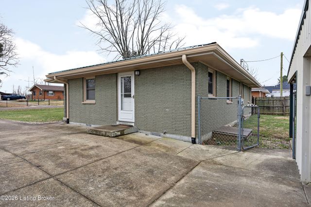 229 Douglas Ln, Shepherdsville, KY 40165