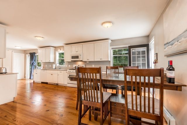 8 Hampden Rd, Falmouth, MA 02536