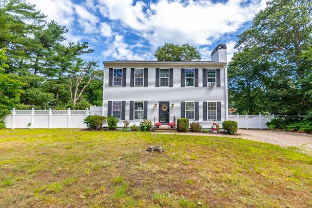 8 Hampden Rd, Falmouth, MA 02536