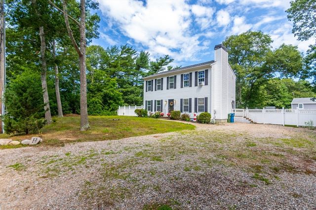 8 Hampden Rd, Falmouth, MA 02536
