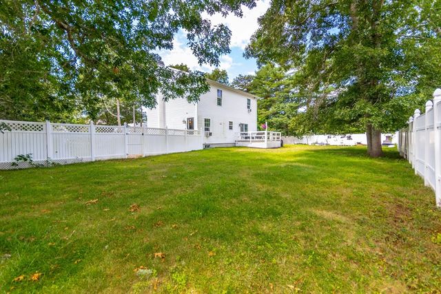 8 Hampden Rd, Falmouth, MA 02536