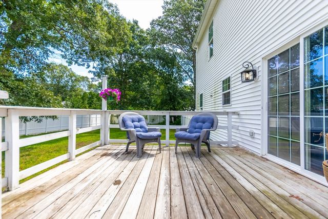 8 Hampden Rd, Falmouth, MA 02536