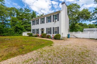 8 Hampden Rd, Falmouth, MA 02536